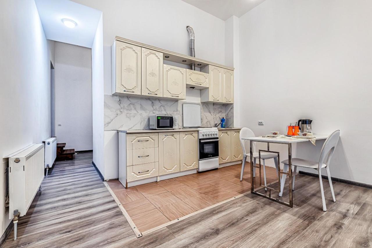 Уютная Квартира С Террасой В Сердце Столицы Apartment Taldykol Bagian luar foto